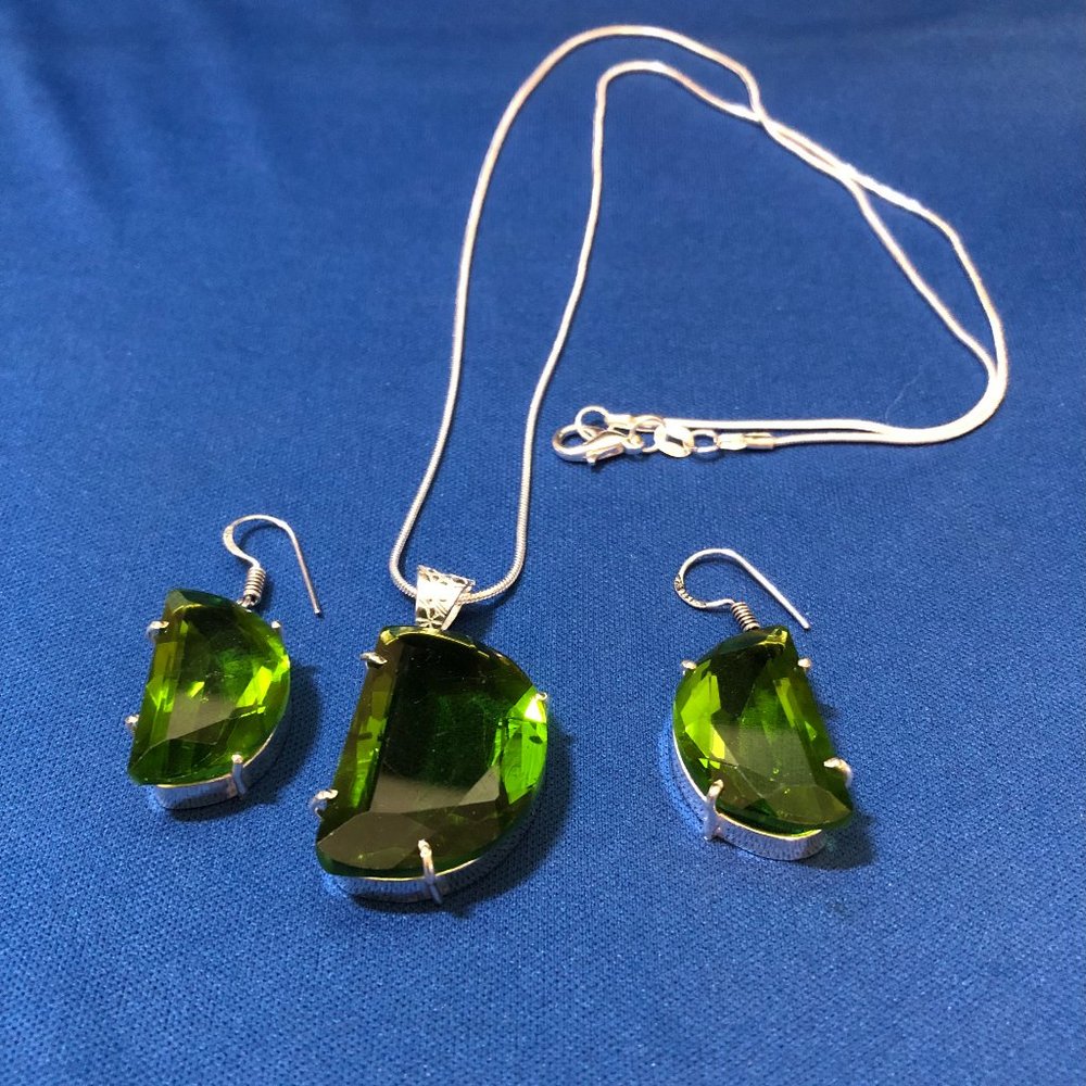 A Very Lovely Handmade Dark Green Peridot Necklace+Earring > b.d stone LEO